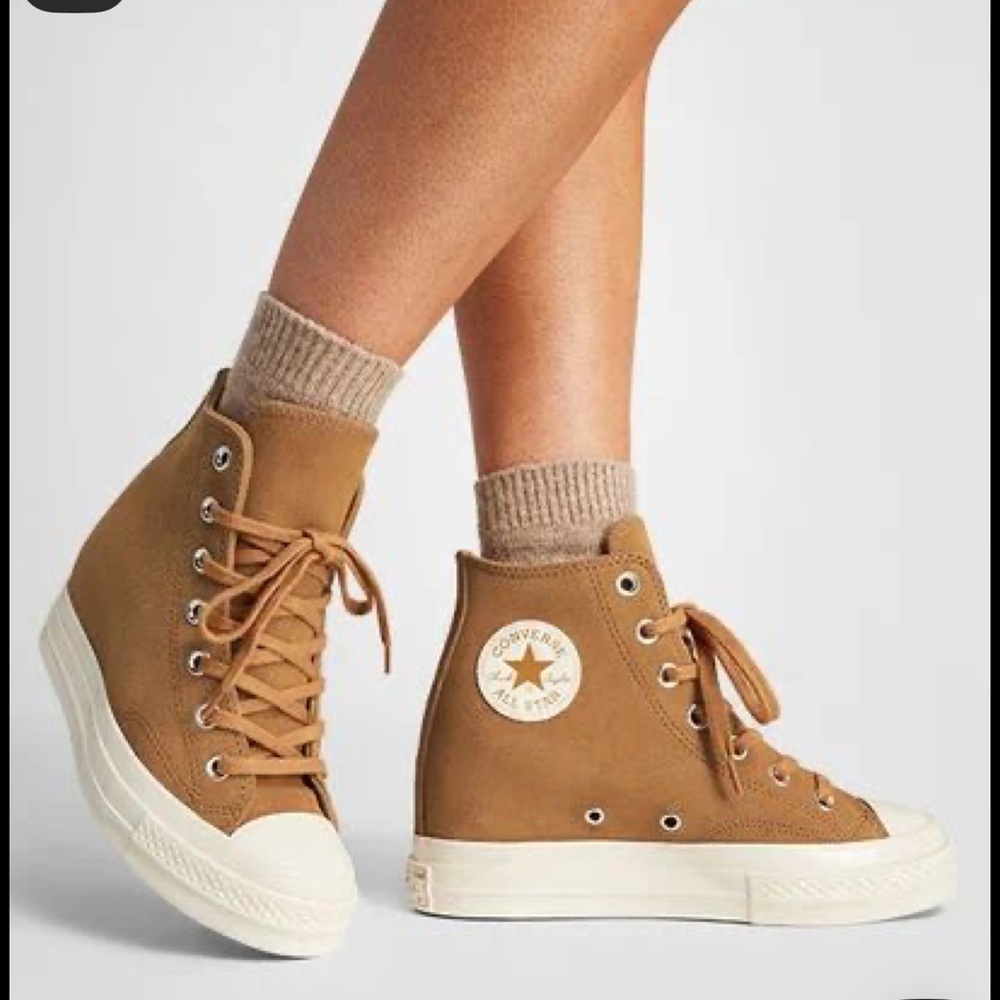 Converse Chuck 70 Wedge Platform Suede
Incensed/Incensed/Egret Shoes aside 7.5